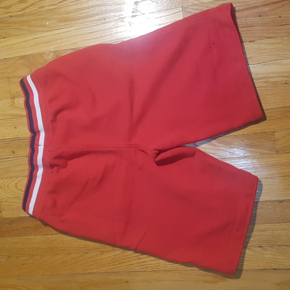 Red gap kids shorts - Picture 2 of 3